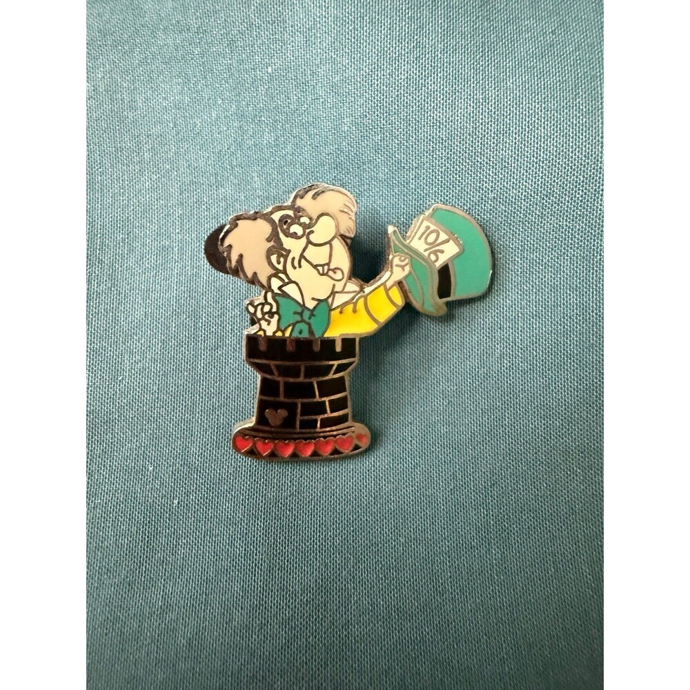 Disney 2008 Hidden Mickey Alice in Wonderland Chess (Mad Hatter) Pin